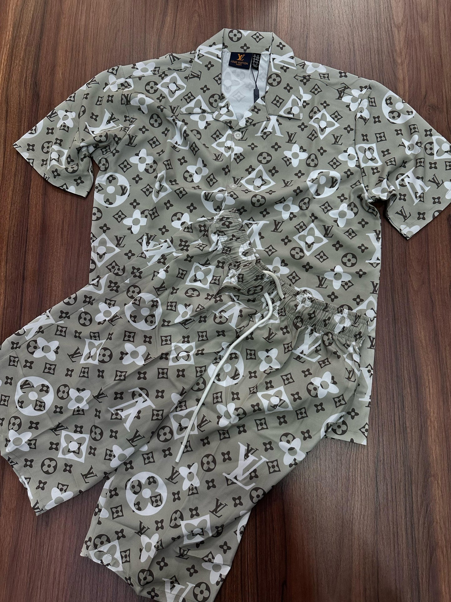 LV CASUAL NICKER SUIT