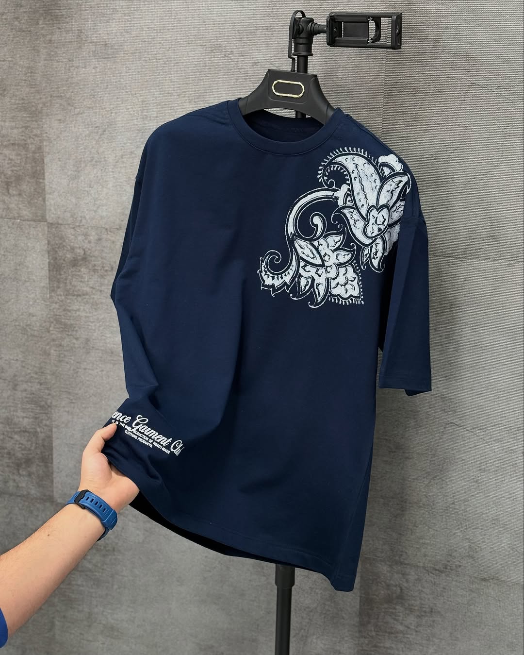 PRINTED DOWNSHOULDER TEE’s