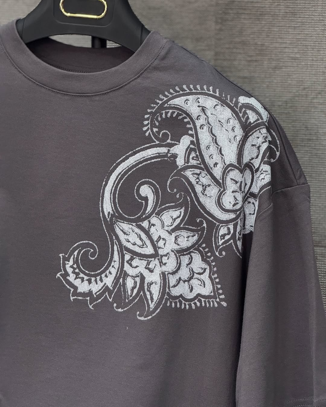 PRINTED DOWNSHOULDER TEE’s