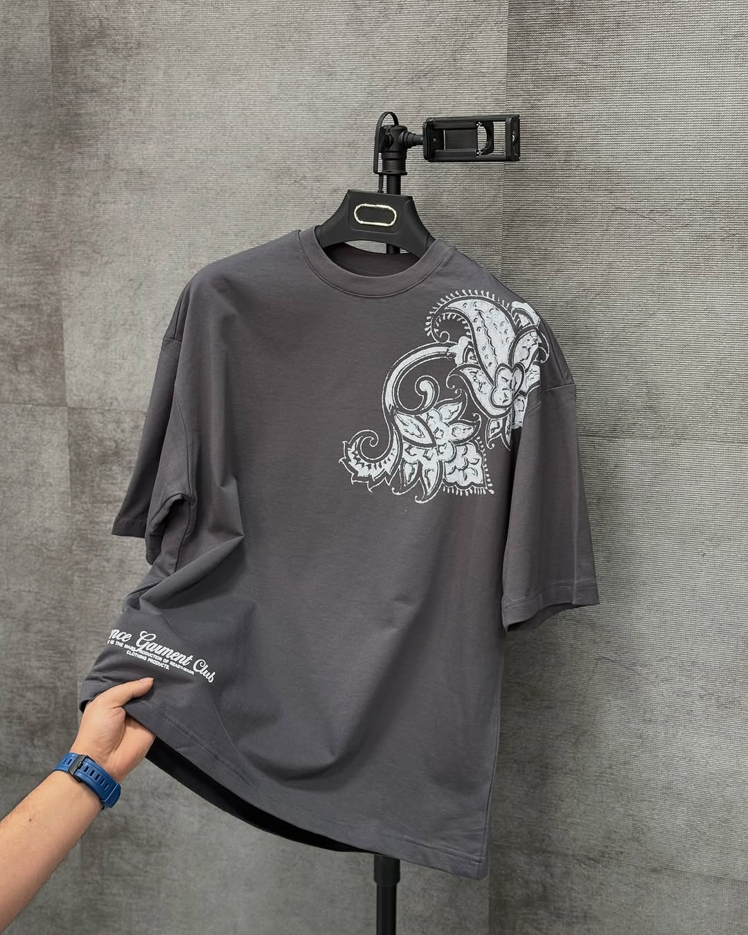 PRINTED DOWNSHOULDER TEE’s