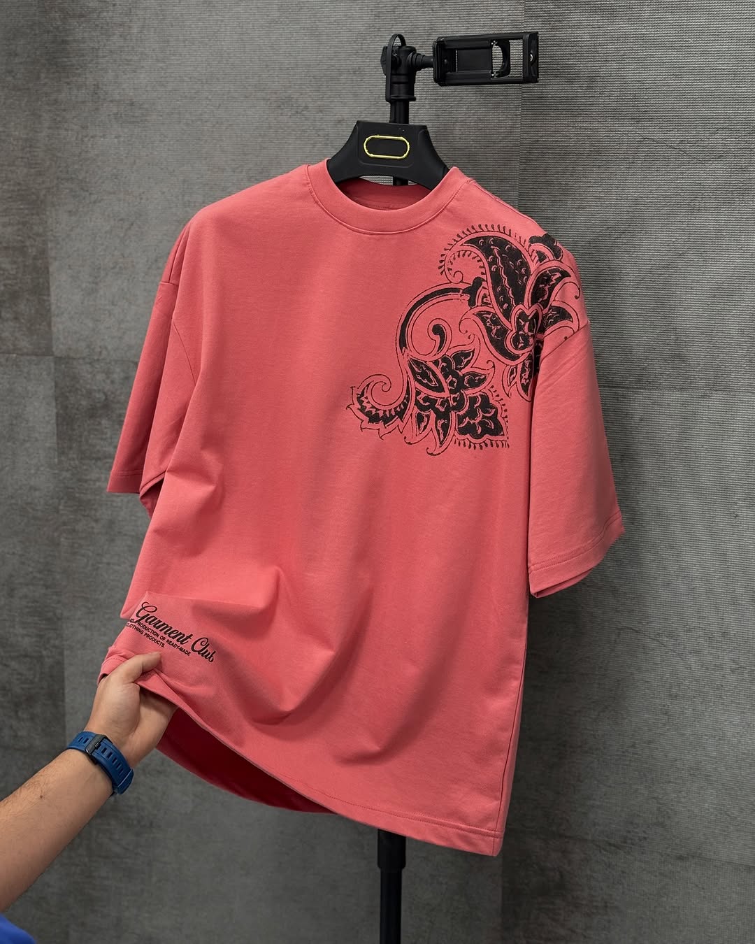 PRINTED DOWNSHOULDER TEE’s