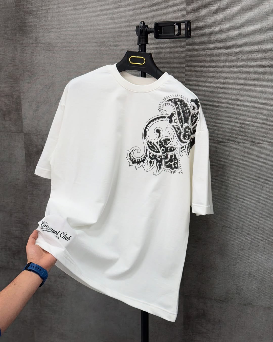 PRINTED DOWNSHOULDER TEE’s