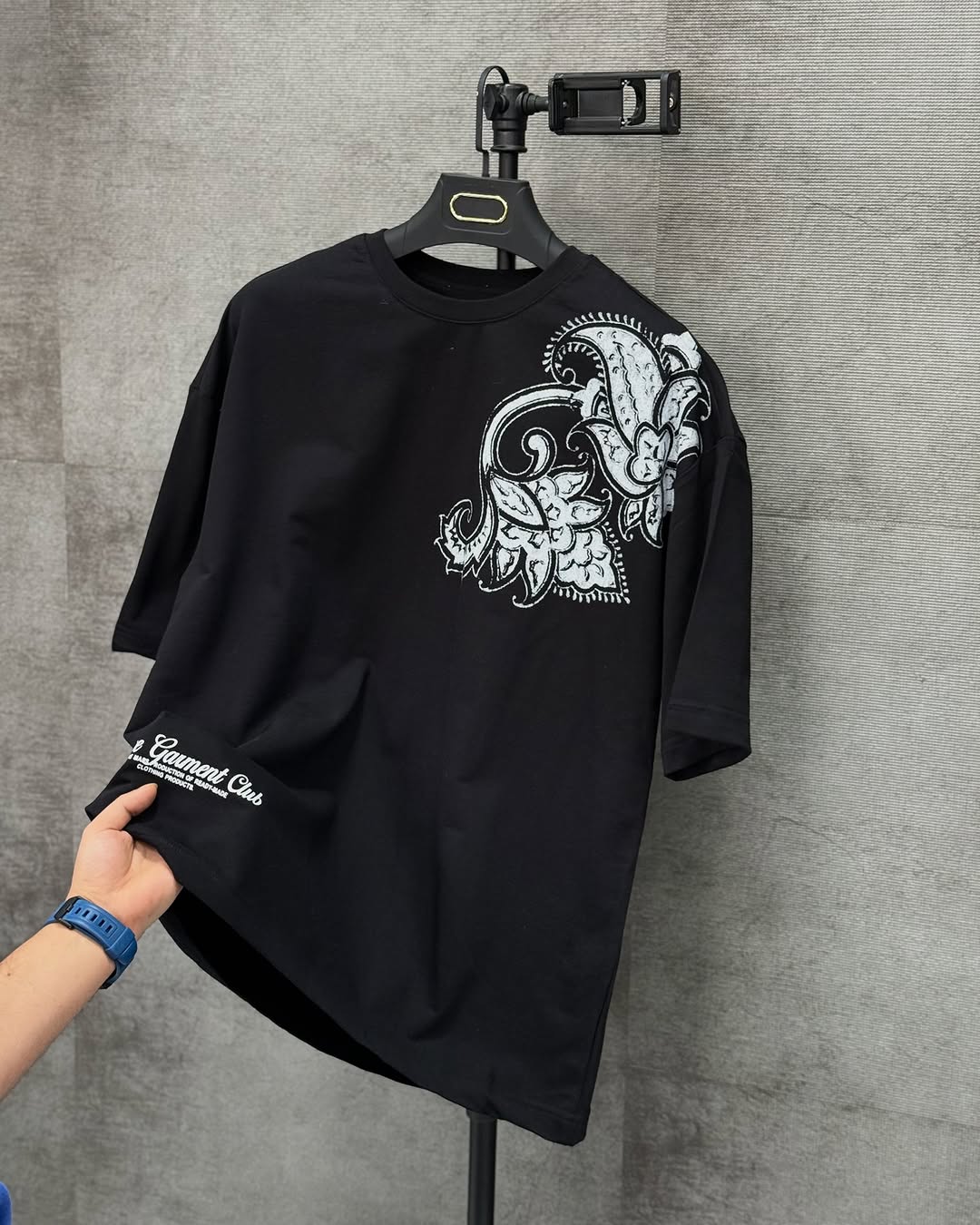 PRINTED DOWNSHOULDER TEE’s